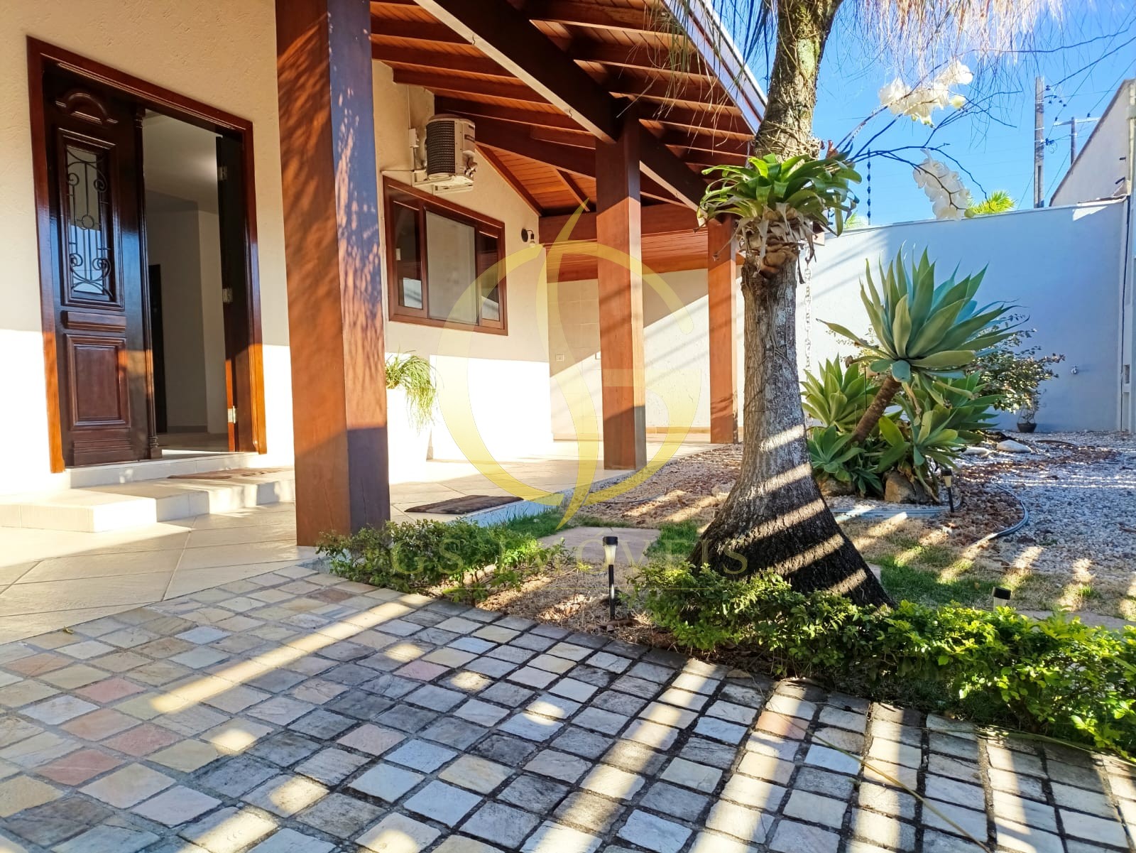 Casa à venda no bairro Indaiá em Caraguatatuba, SP com 3 dormitórios sendo 2 suítes, piscina - Foto 2