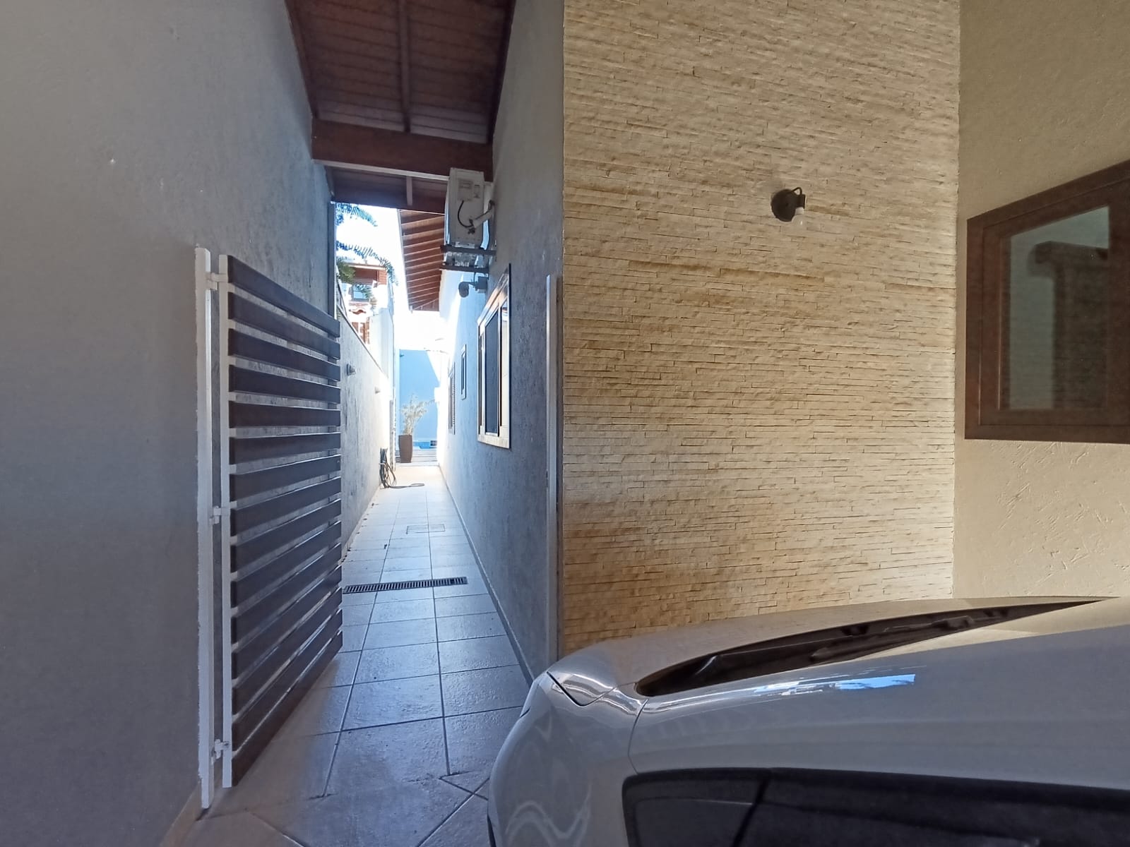 Casa à venda no bairro Indaiá em Caraguatatuba, SP com 3 dormitórios sendo 2 suítes, piscina - Foto 4