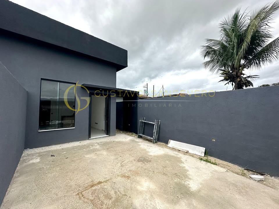 Belíssima casa padrão localizada no bairro Golfinho, em Caraguatatuba, Com área total de 135m² e área útil de 63m².