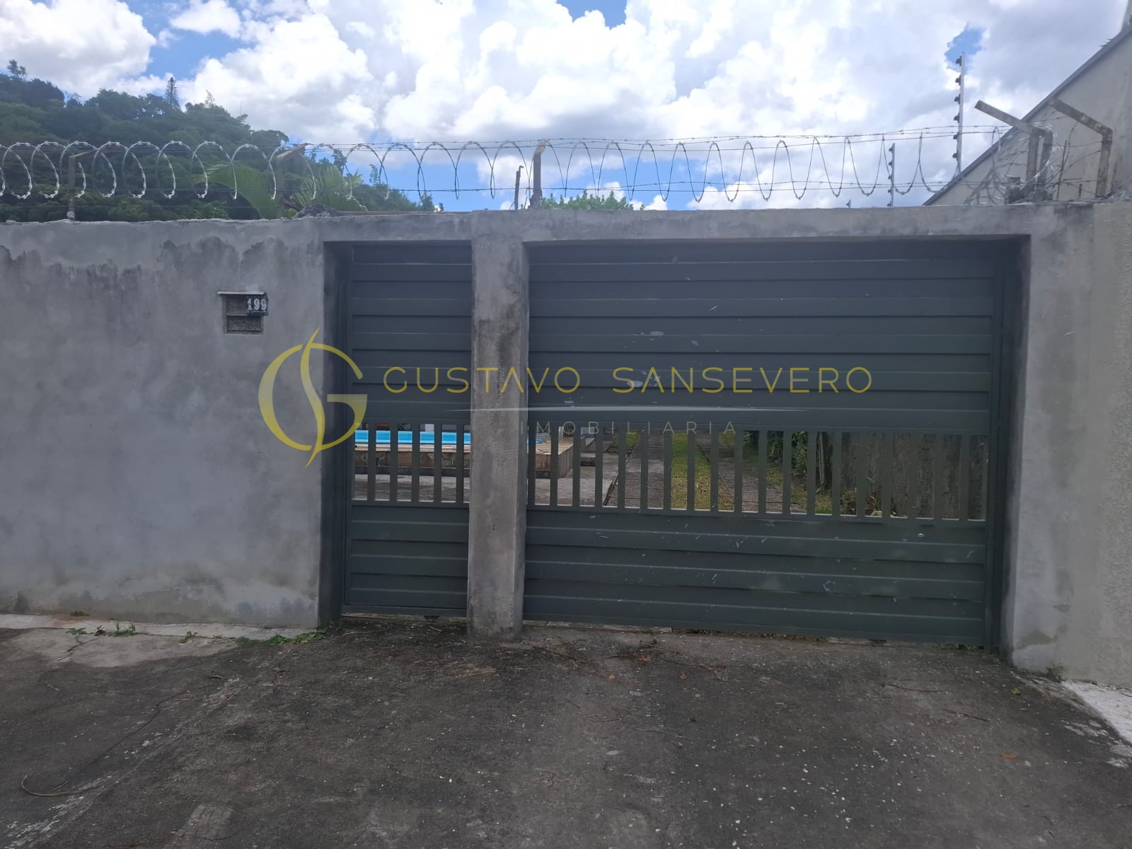 IMOVEL COM PISCINA A VENDA NA PRAINHA