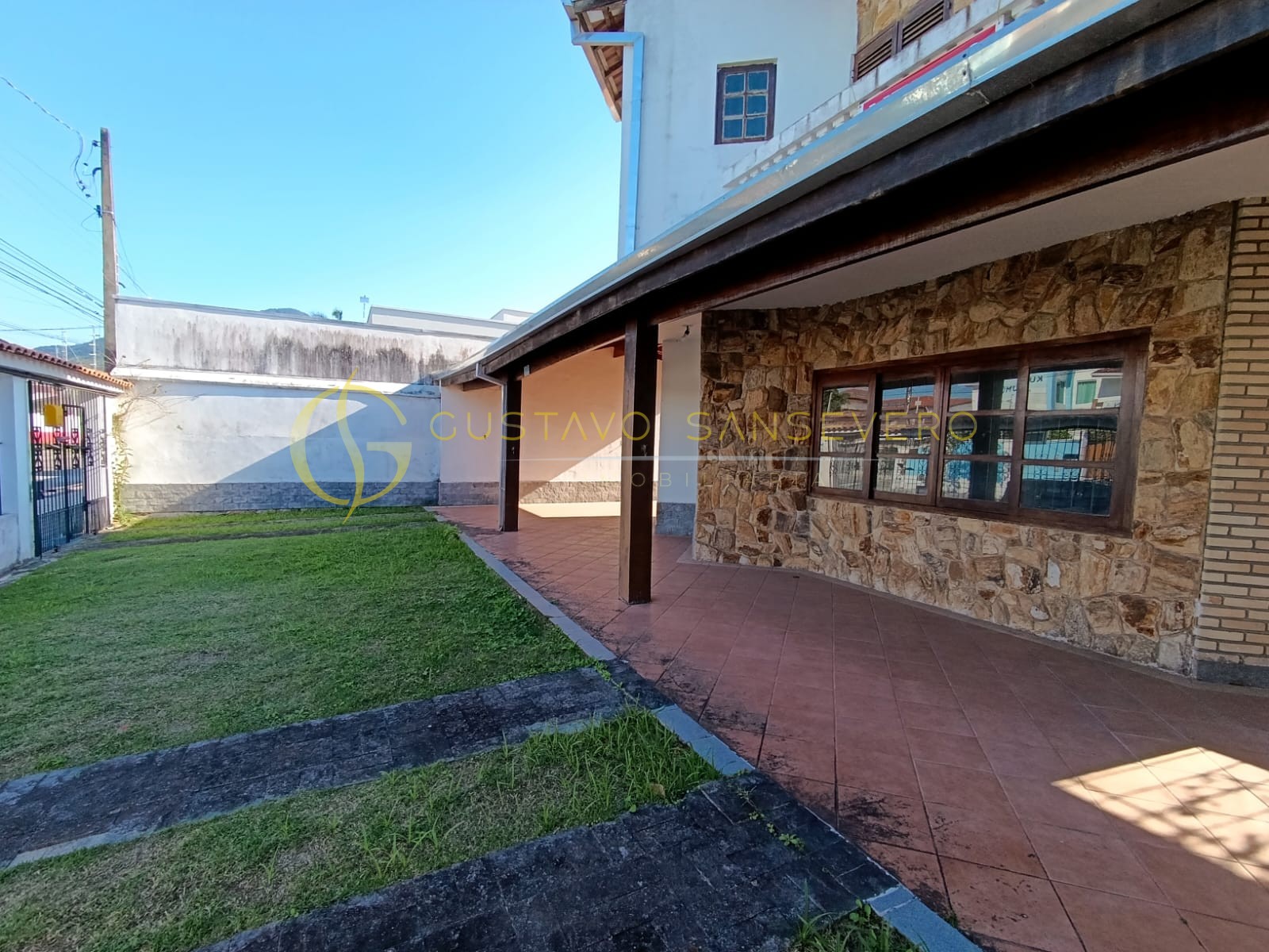 Sobrado à venda no bairro Indaiá em Caraguatatuba, localizado em uma das principais ruas do bairro. - Foto 4