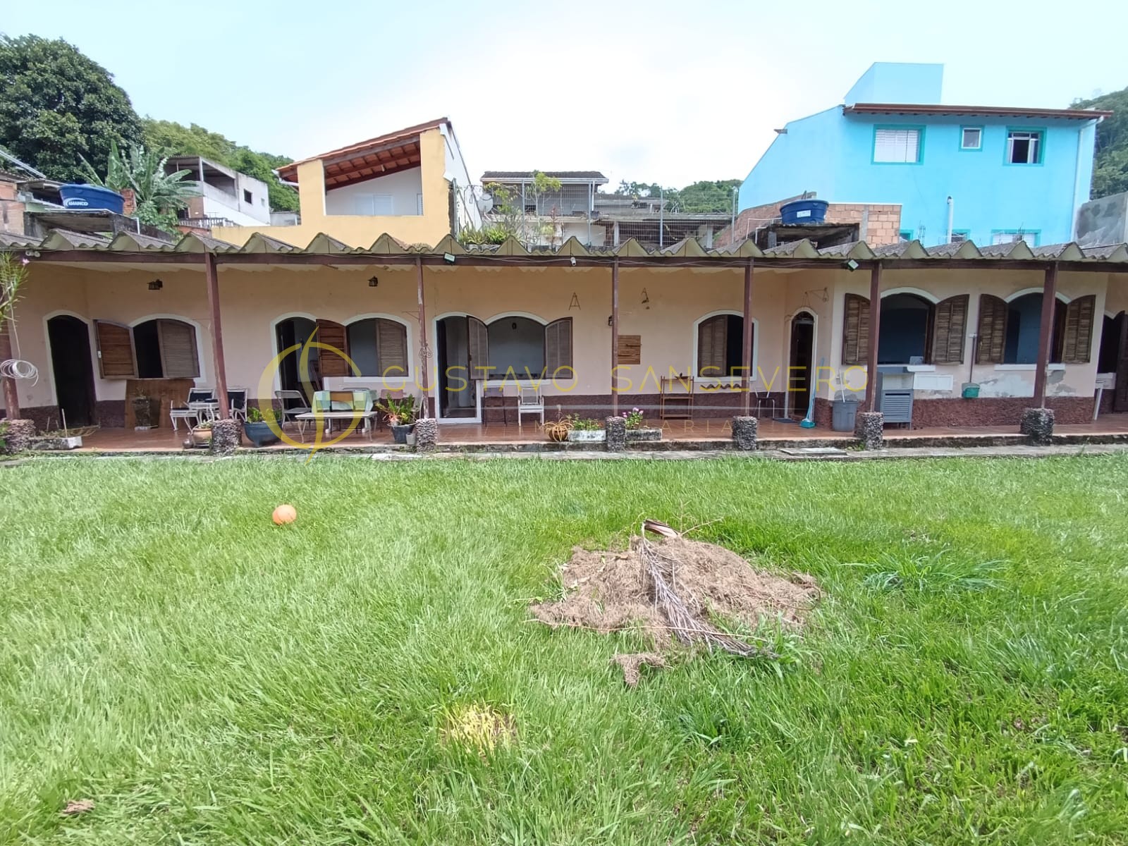Casa à venda na região Central de Caraguatatuba, SP com 750m² de terreno, piscina e um maravilhoso quintal - Foto 4
