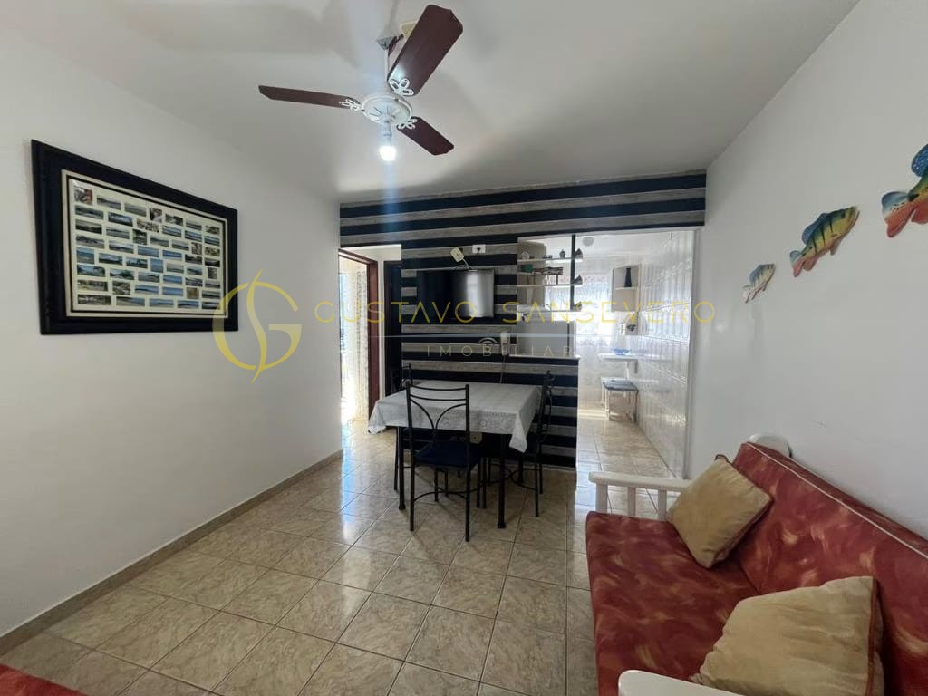 Apartamento reformado à 200m da praia do Indaiá