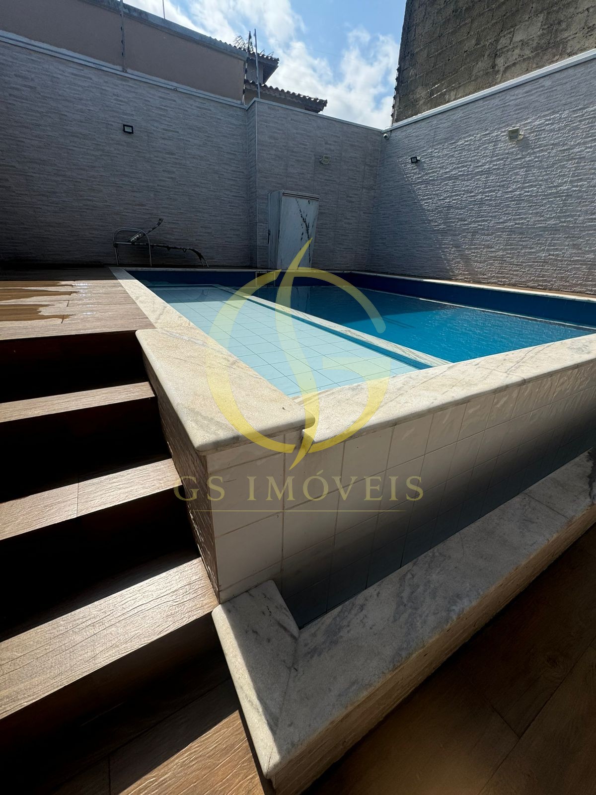 Casa duplex com piscina no Porto Novo