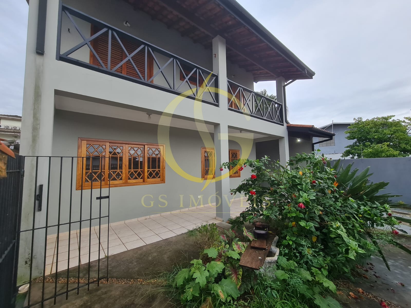 Sobrado para venda 4 dormitórios 2 suítes no bairro Indaiá em Caraguatatuba - Foto 2