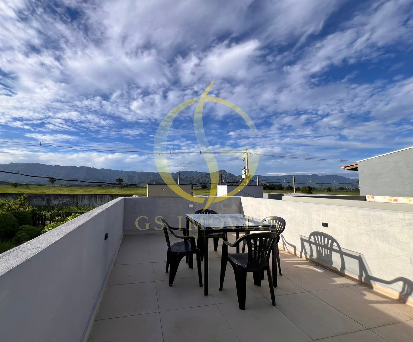 Casa com Solarium mobiliada à Venda R$ 380.000 Golfinhos, Caraguatatuba