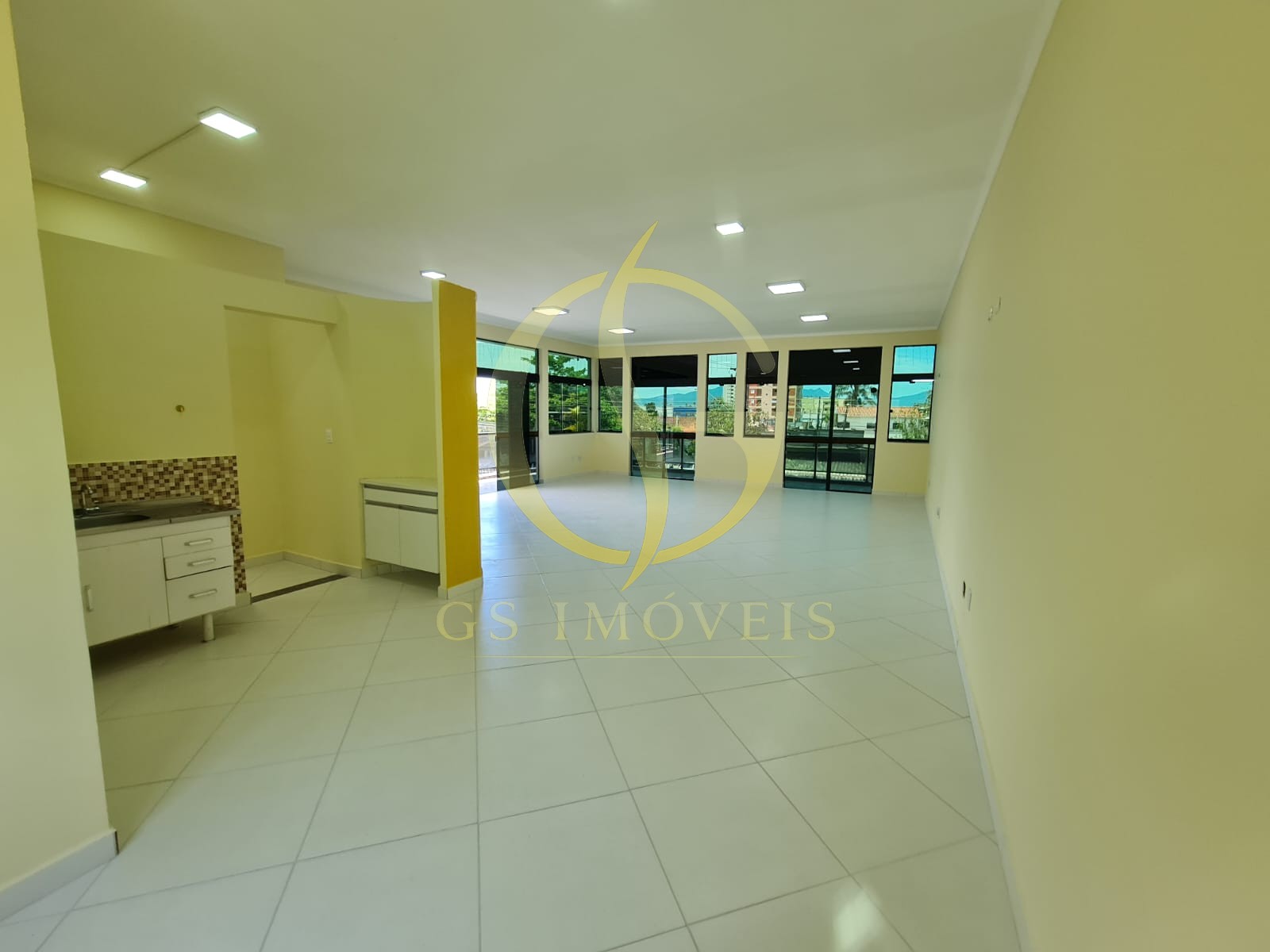 Sala comercial para locação com 100m² no Centro