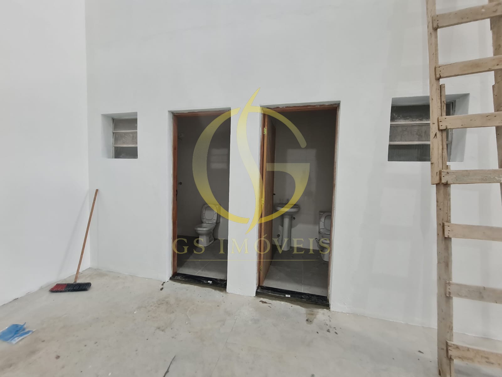 Galpão com 400m² em frente a Rodovia no Jardim Britânia1 - Foto 4