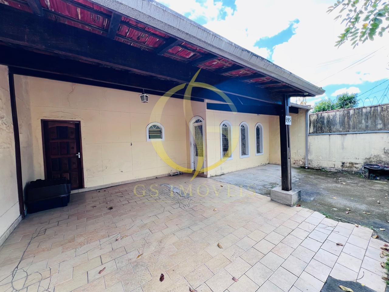 Casa com 3 dormitórios no bairro Poiares com 250m² de terreno. - Foto 2