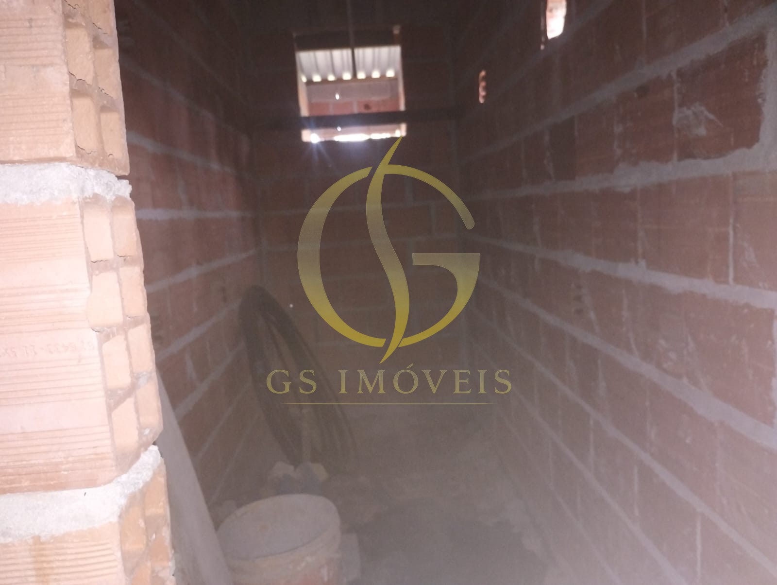 *OPORTUNIDADE* TERRENO COM EDÍCULA PARA FINALIZAR BAIRRO GOLFINHOS - Foto 3