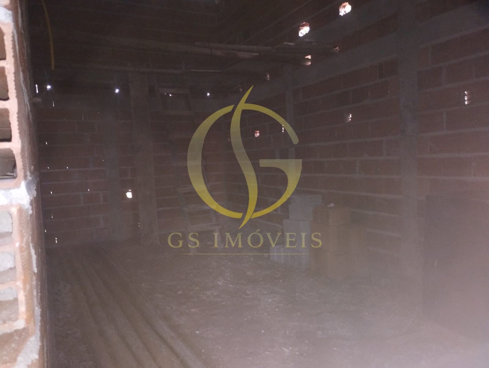 *OPORTUNIDADE* TERRENO COM EDÍCULA PARA FINALIZAR BAIRRO GOLFINHOS - Foto 2