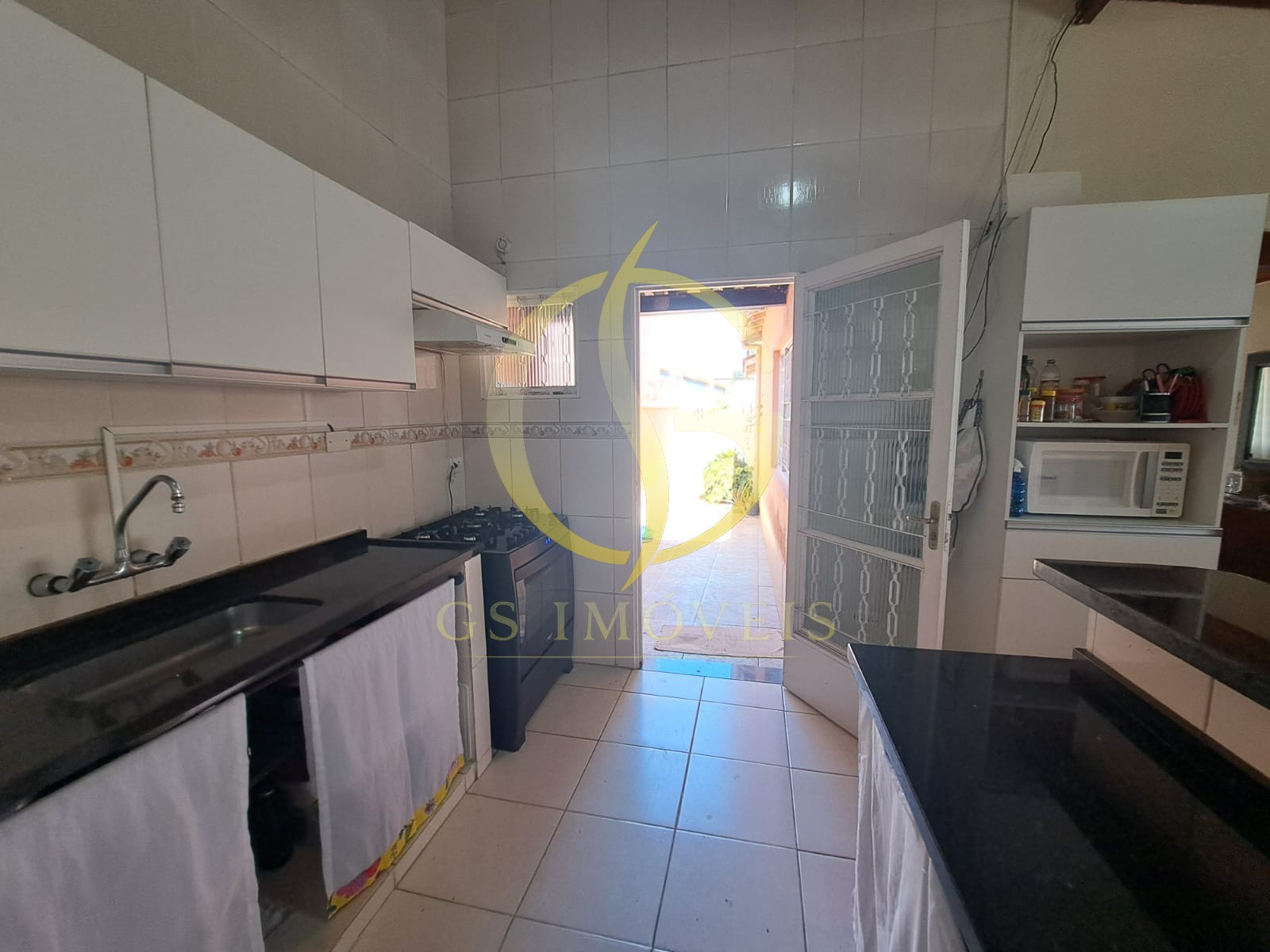 Casa à venda no bairro Caputera em Caraguatatuba, SP com 05 dormitórios, sendo 01 suíte sala ampla - Foto 3