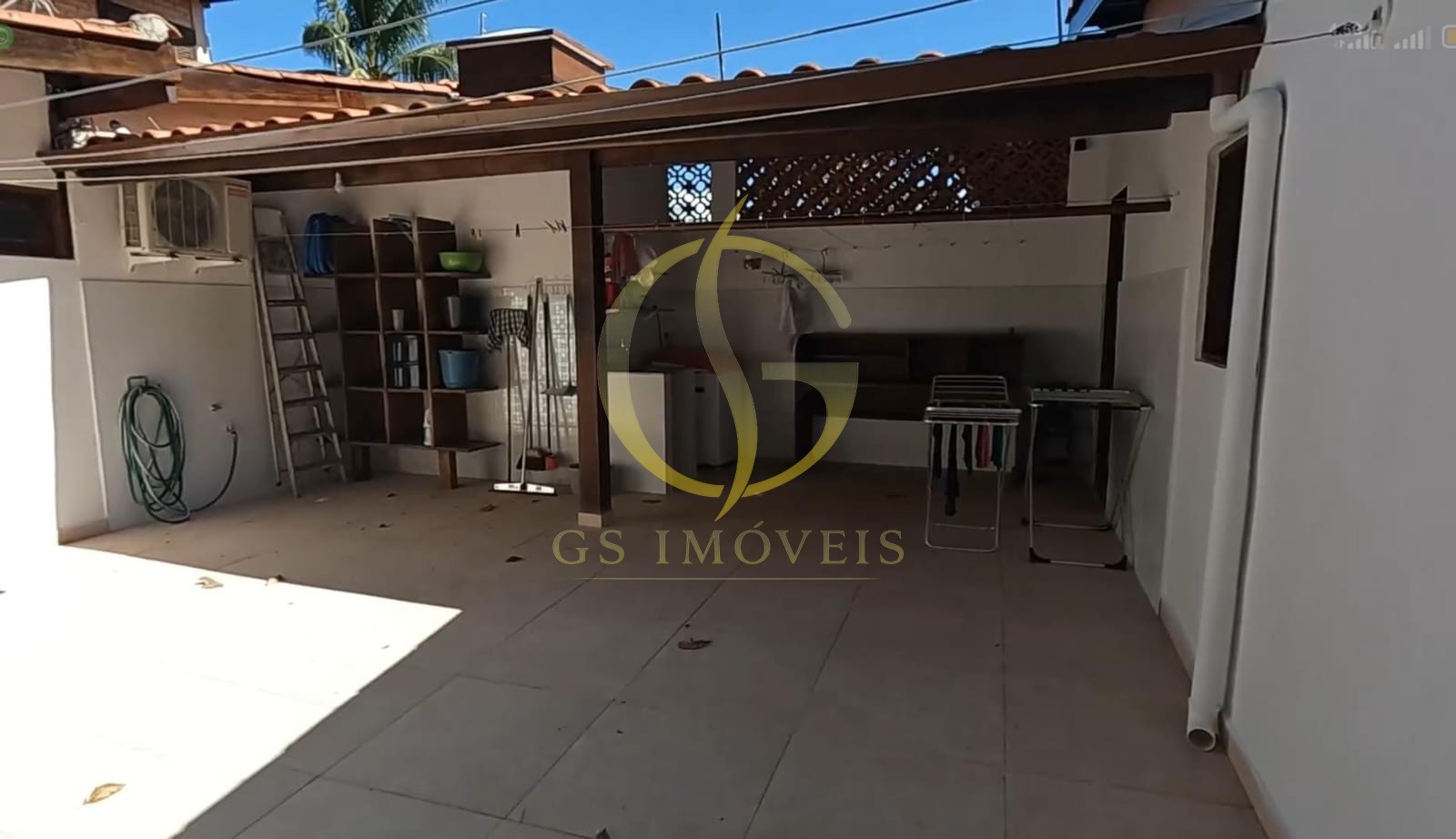 Casa à venda no bairro Praia das Palmeiras em Caraguatatuba, SP - a 50 metros da praia  com 4 dormitórios sendo 2 suítes, amplo jardim com piscina. Terreno de 986m² - Foto 3